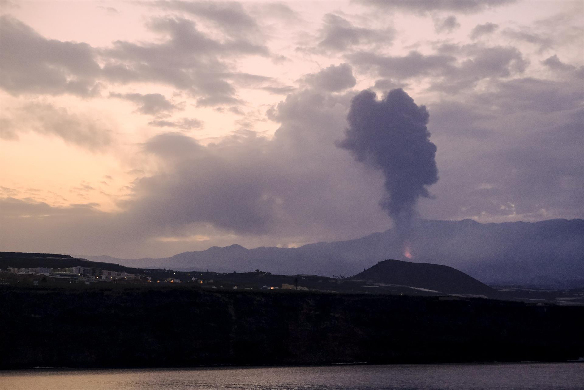 Octavo día de la erupción volcánica en La Palma. EFE/Ángel Medina G.