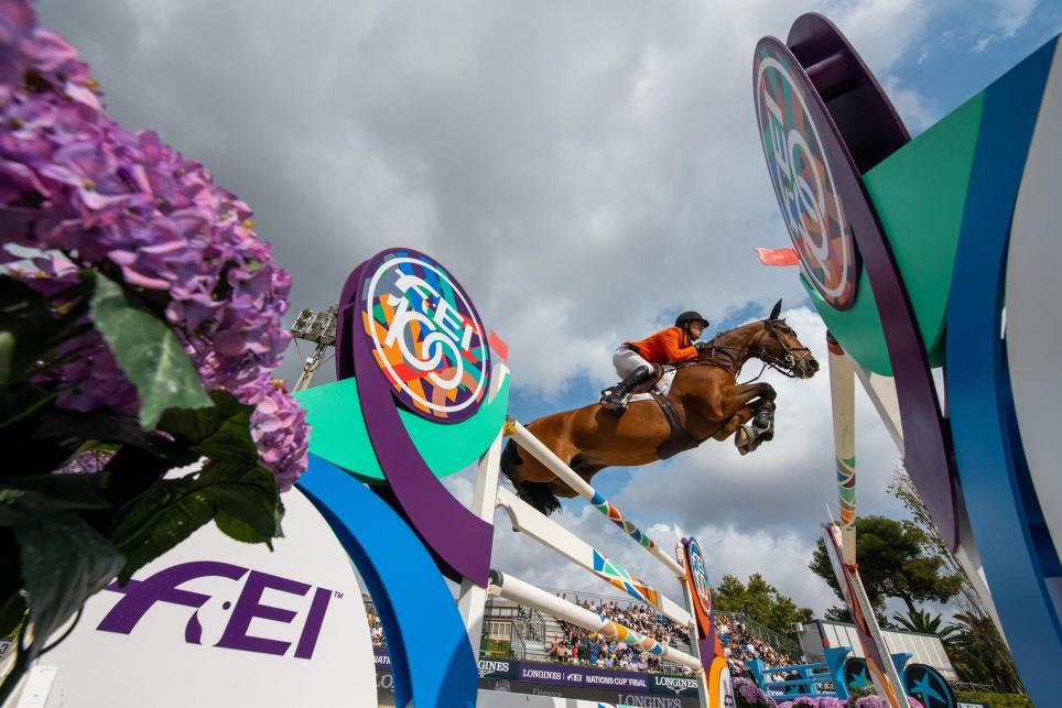 El jinete holandés Maikel van der Vleuten con su caballo ‘Beauville Z’ durante la final de la Copa de Naciones de salto a caballo, celebrada este domingo en Barcelona. EFE/Lukasz Kowalski/Federación Ecuestre Internacional (FEI)/SOLO USO EDITORIAL/SOLO DISPONIBLE
