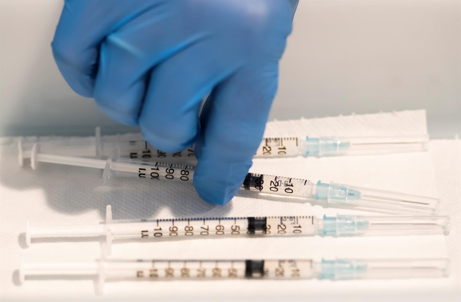 Vacunas contra gripe y covid desde el lunes en residencias vascas