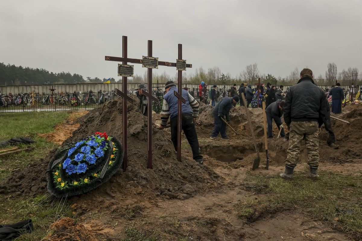 Zelenski recuerda el aniversario de la matanza de Bucha: nunca perdonaremos
