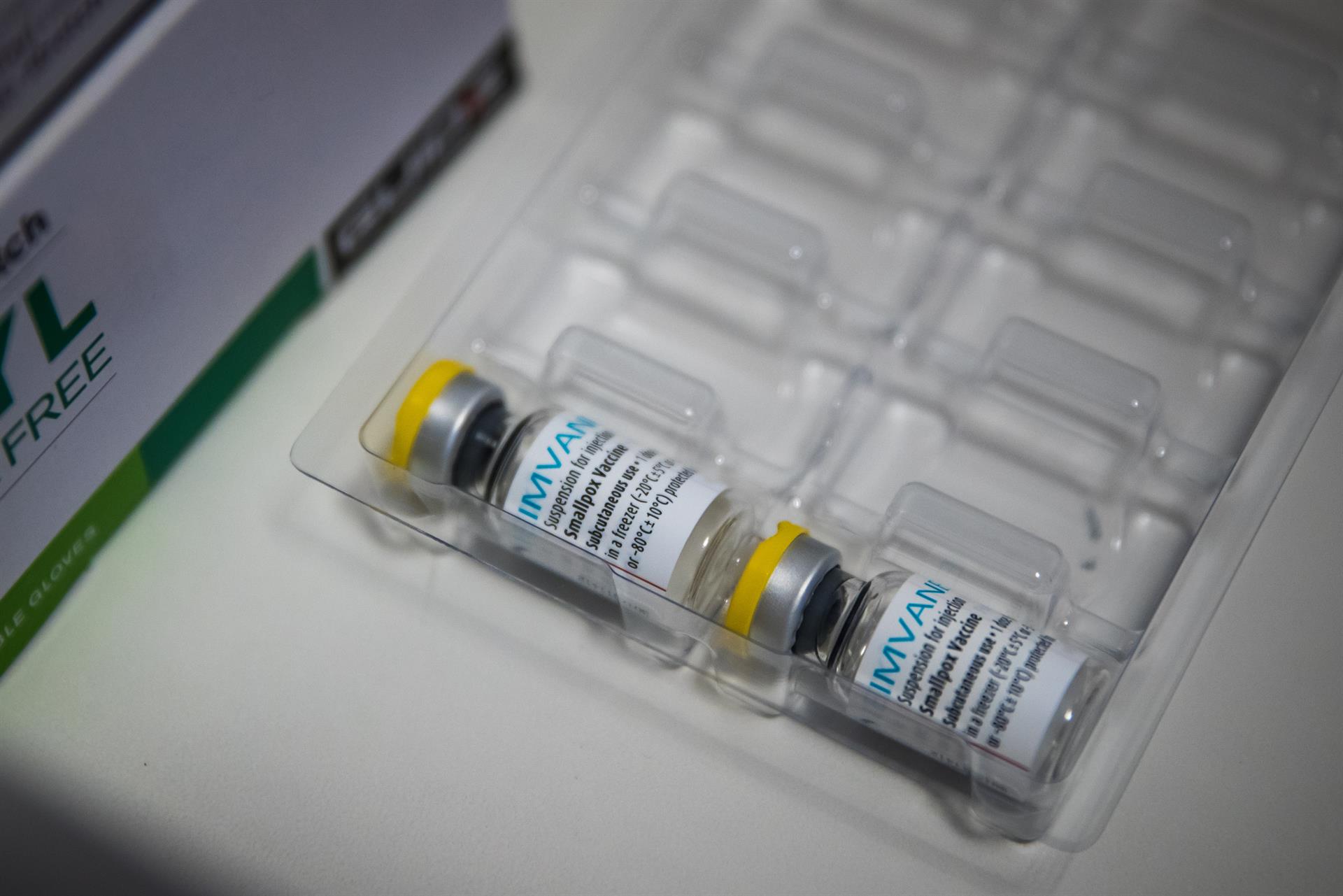 Imagen de archivo de una dosis de la vacuna utilizada para proteger contra el virus de la viruela del mono. EFE/EPA/CHRISTOPHE PETIT TESSON