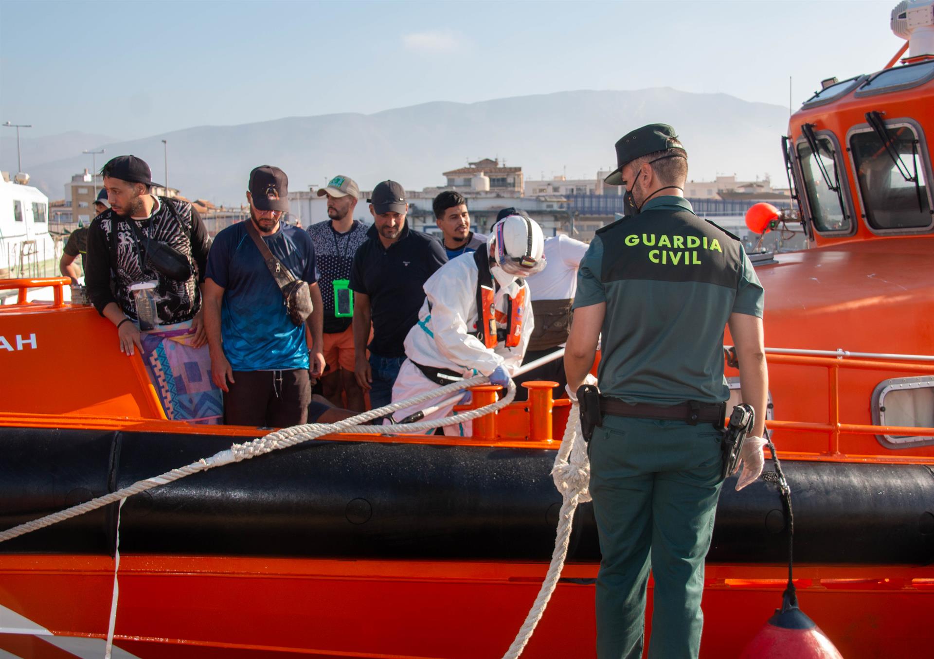 Llegada al puerto de Motril de los inmigrantes rescatados. EFE/Alba Feixas