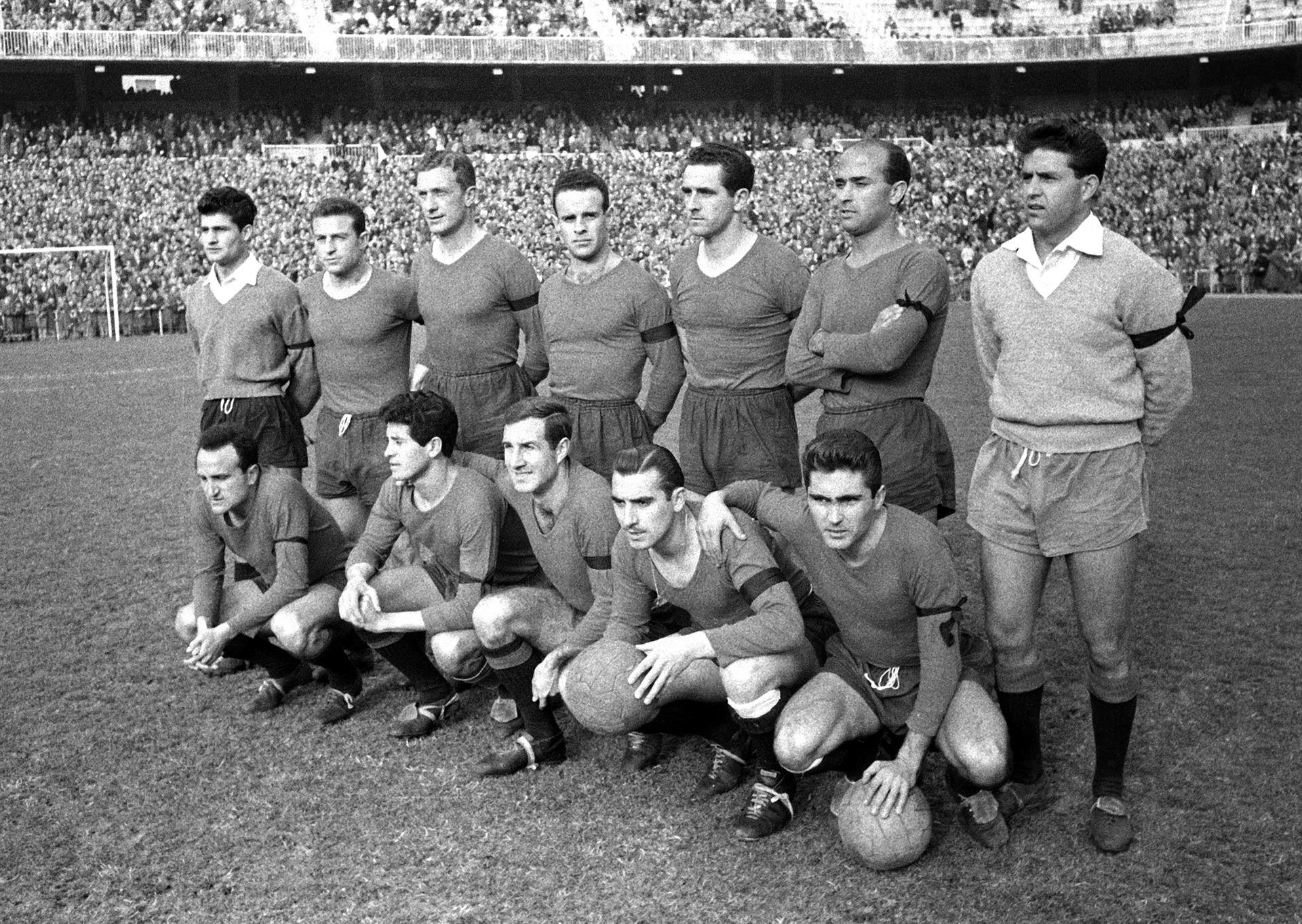 El equipo del Real Jaén posa antes de un partido de Primera División que les enfrentó al Real Madrid en el estadio de Chamartín en 1958. EFE/ais/Archivo