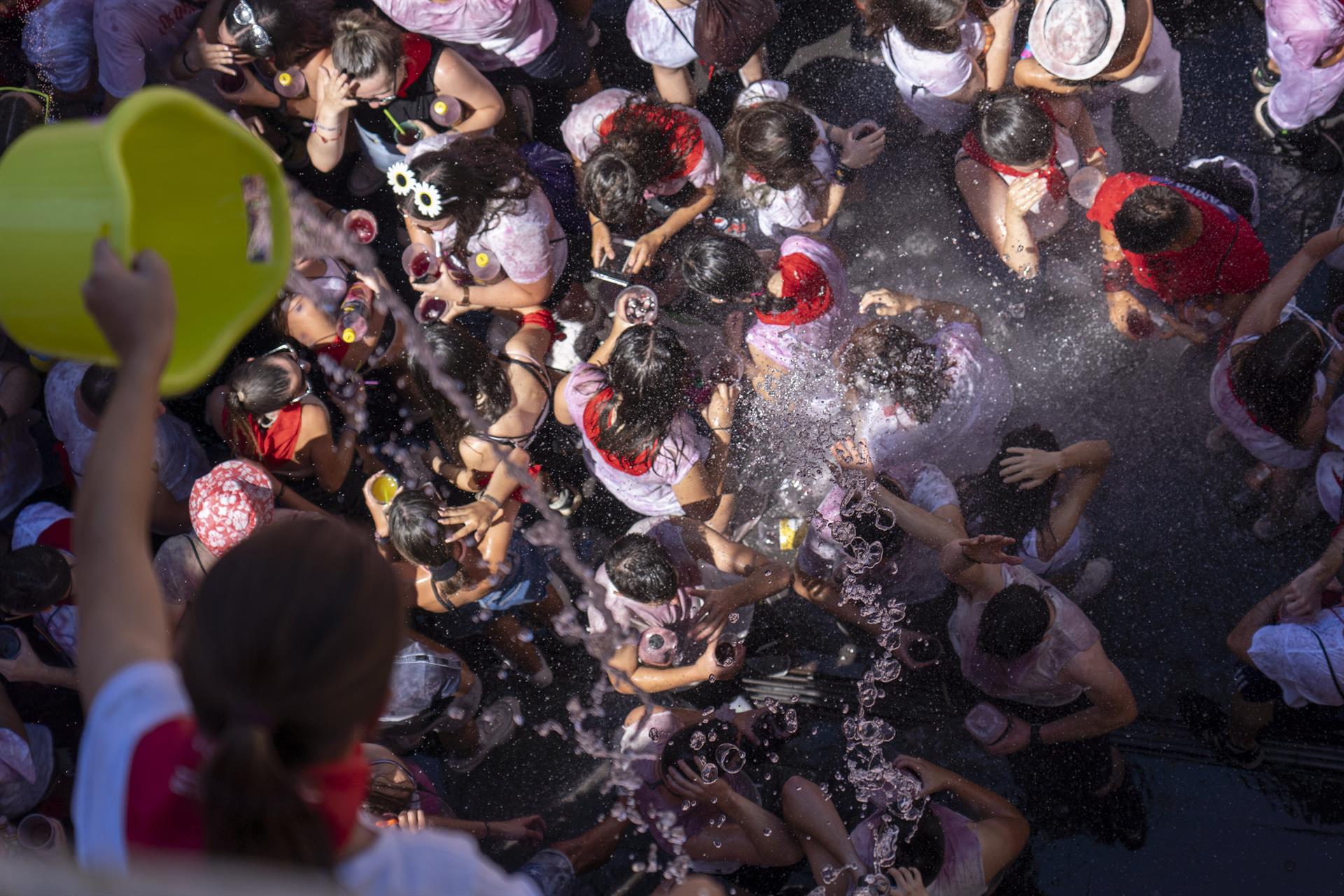 Vista de las fiestas en un municipio.EFE EFE/Antonio García