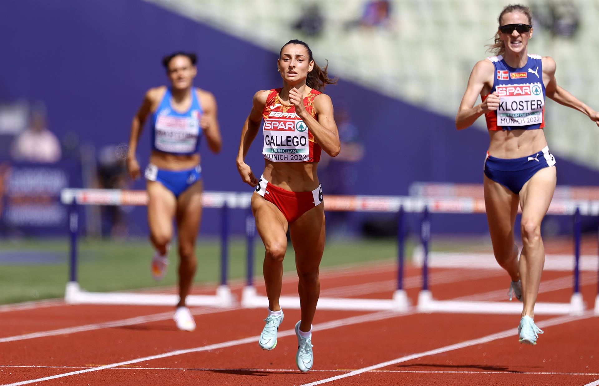 La española Sara Gallego, clasificada para la final de 400 vallas de los Europeos de atletismo de Múnich tras ganar su semifinal. EFE/EPA/RONALD WITTEK
