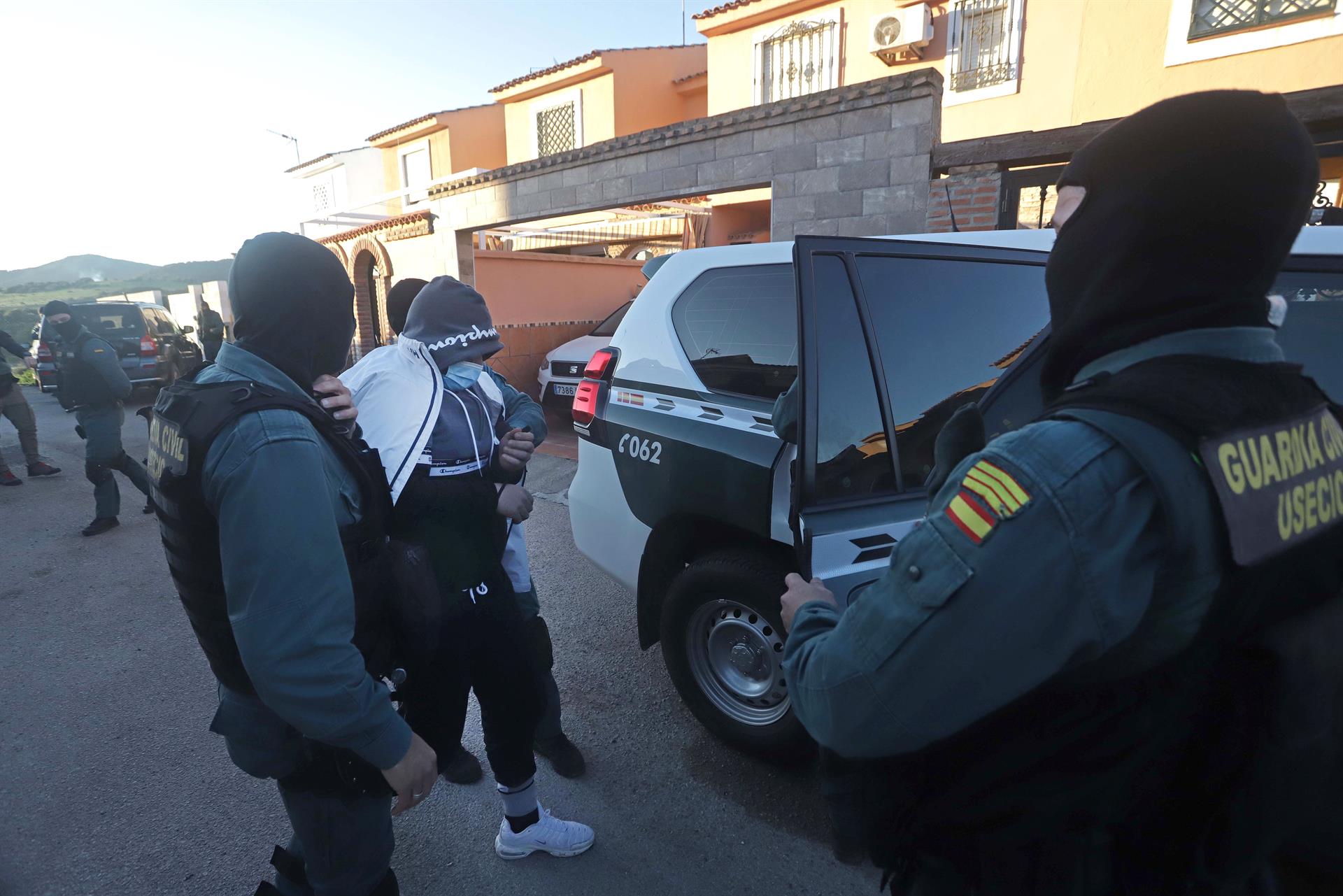 Agentes de la Guardia Civil en operación contra el narcotráfico..EFE/A. Carrasco Ragel