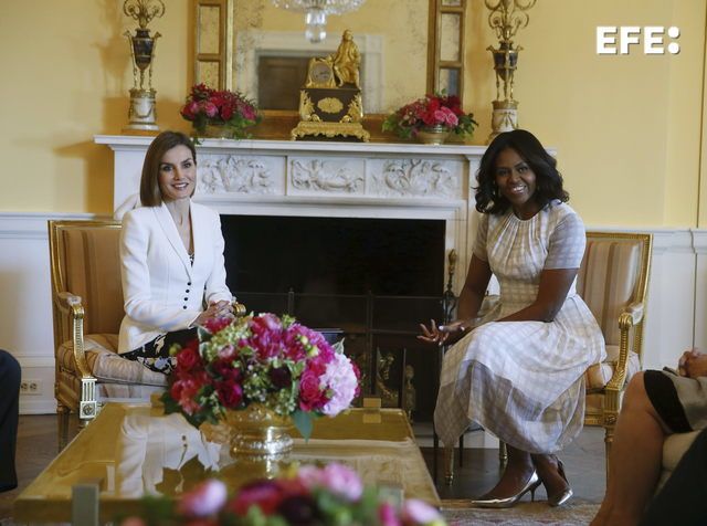 50 momentos clave en la vida de la Reina Letizia: La reina Letizia y la primera dama de EEUU, Michelle Obama.
