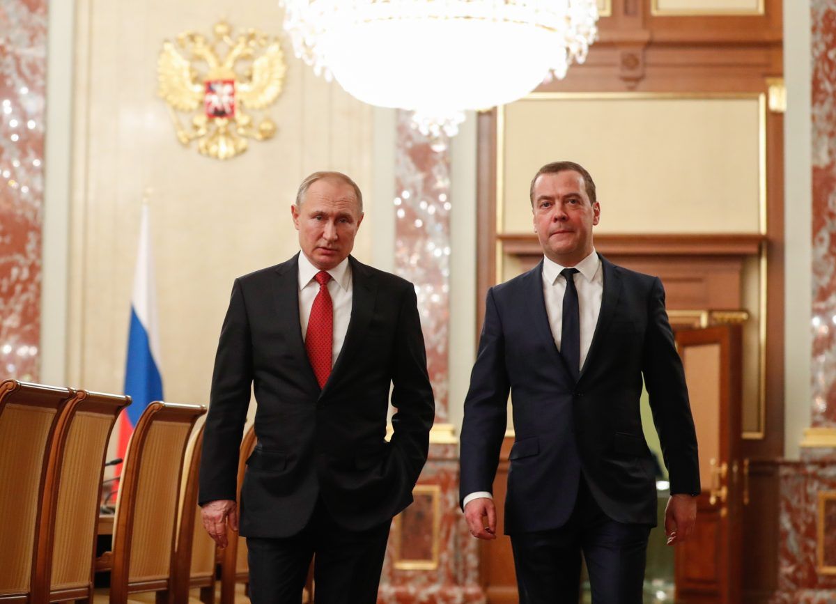 Imagen de archivo del presidente ruso, Vladimir Putin (i) y su antecesor y actual número dos del Consejo de Seguridad Nacional de Rusia, Dmitri Medvédev,, en una reunión en Moscú.
