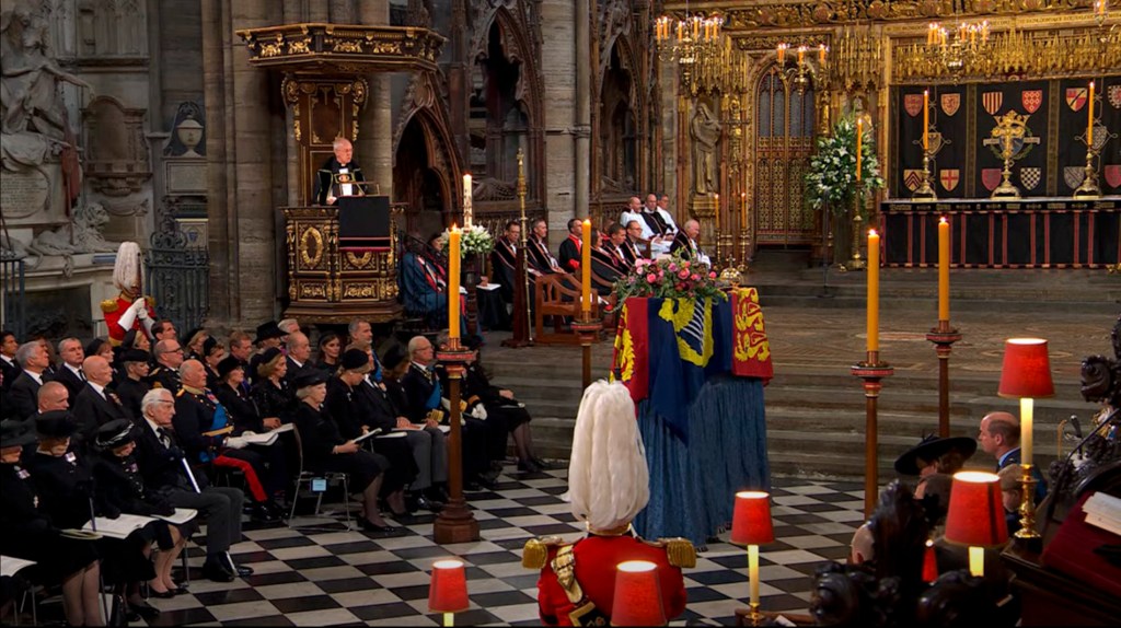 Captura de video de una vista general del funeral de Isabel II en la abadía de Westminster, en Londres.
