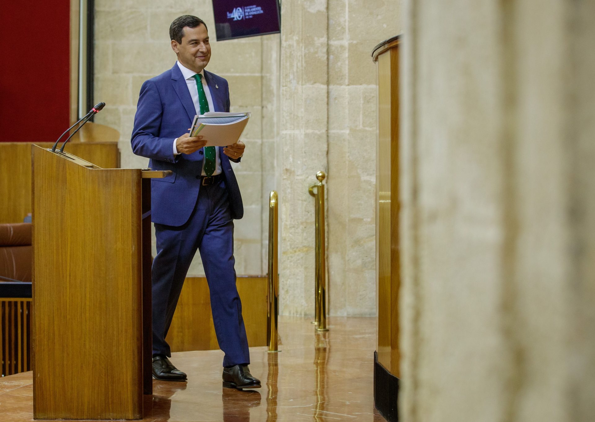 El presidente andaluz, Juanma Moreno, en el Parlamento autonómico