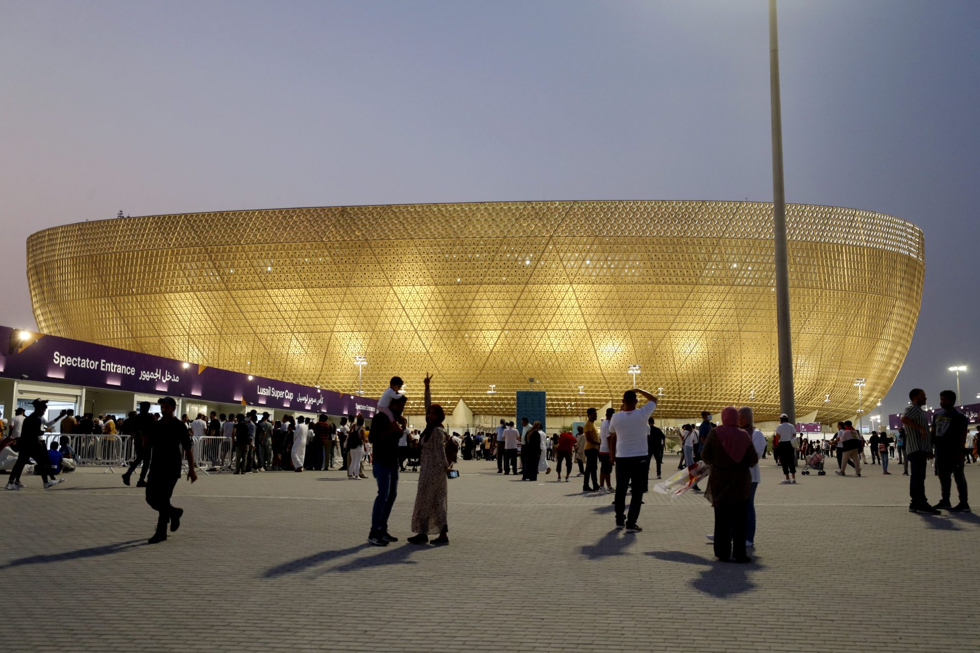 Vista del estadio de Lusail, epicentro cuándo comience el mundial de fútbol de Qatar 2022.