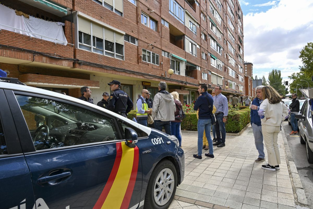 Policía en el domicilio de la mujer asesinada en Palencia