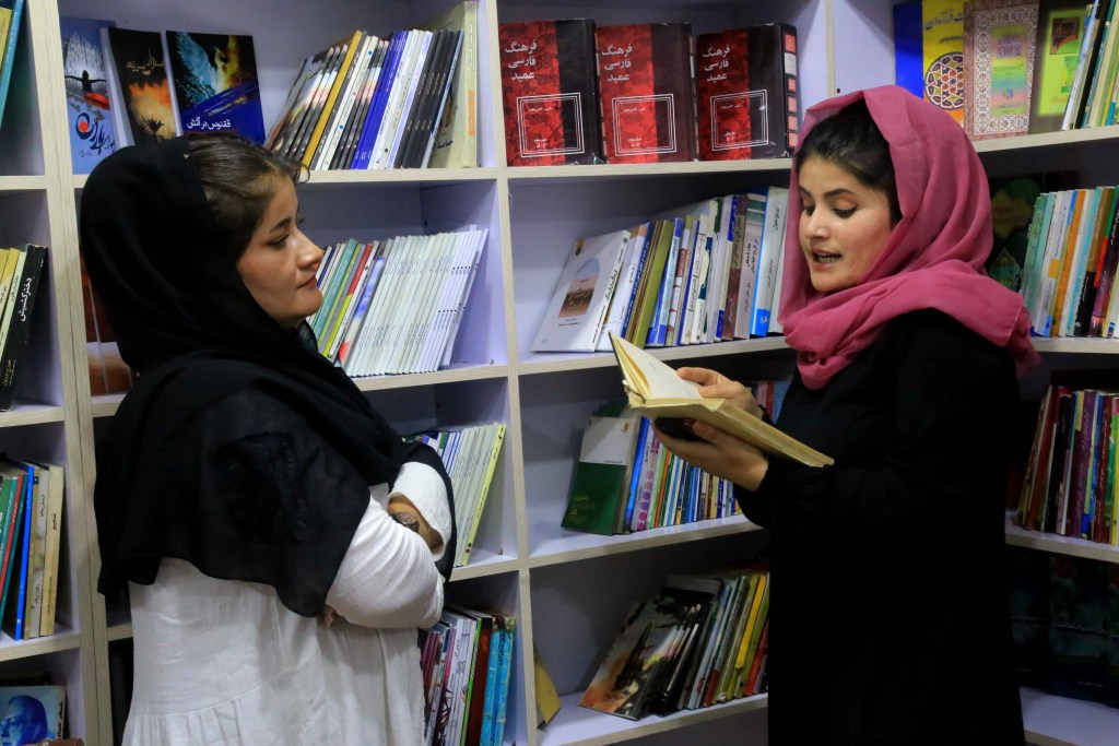 Biblioteca clandestina para las mujeres de Kabul