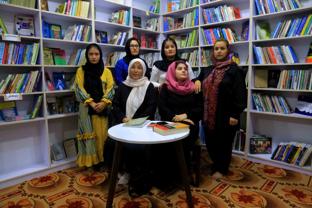 Una biblioteca clandestina para las mujeres afganas en Kabul