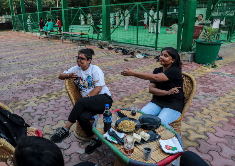 Un café con las mujeres que les tiraron ácido a la cara en la India