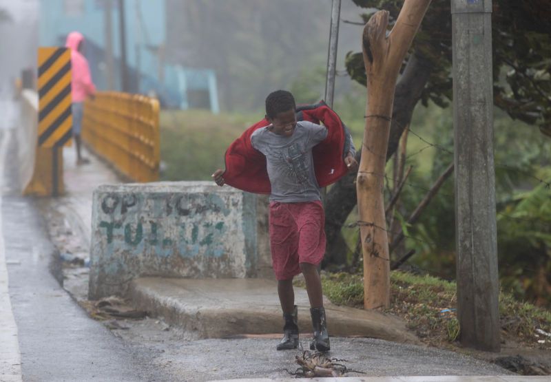 El huracán Fiona ha dejado lluvias torrenciales y vientos huracanados a su paso por Puerto Rico y la República Dominicana