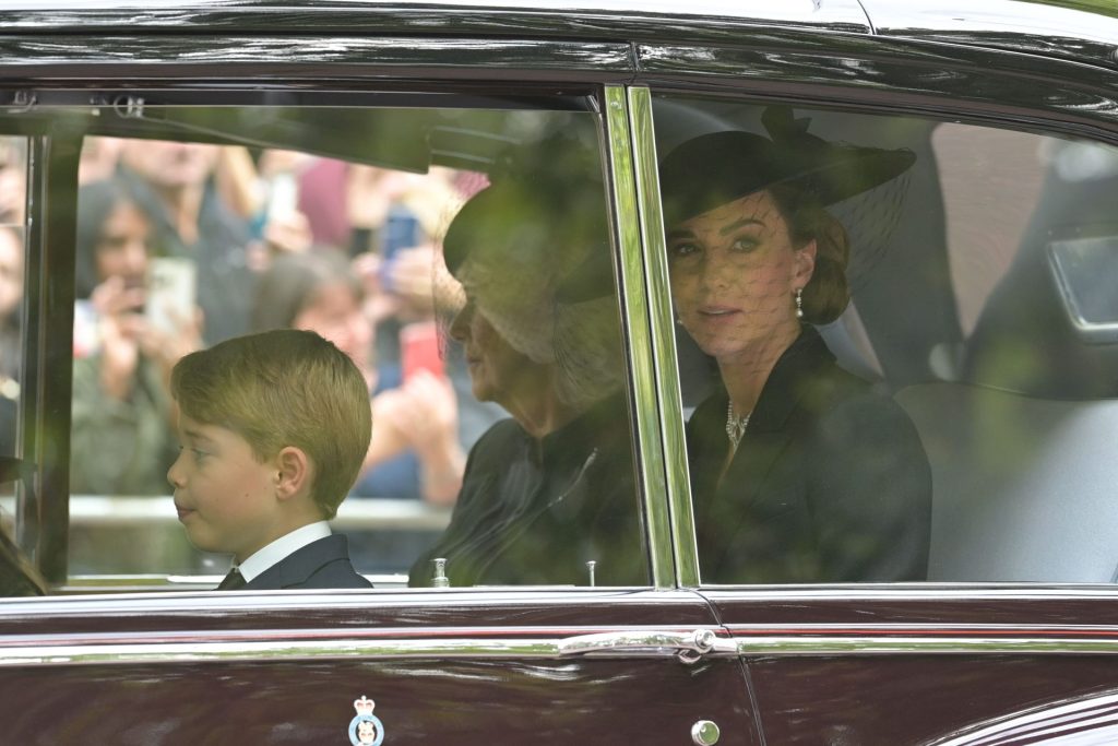 La reina consorte y la princesa de Gales en el cortejo fúnebre