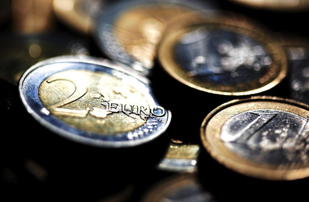 Detalle de varias monedas de euro