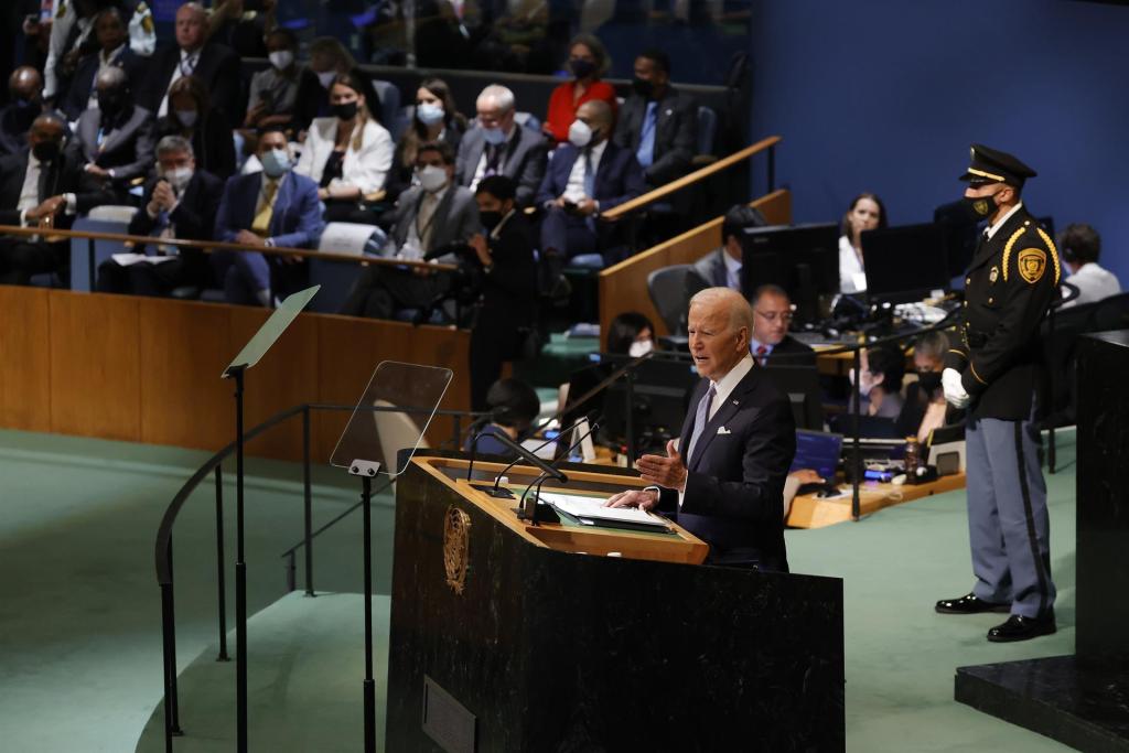 El presidente de Estados Unidos, Joe Biden, habla ante la Asamblea General de la ONU, este 21 de septiembre de 2022, en Nueva York. EFE/Jason Szenes
