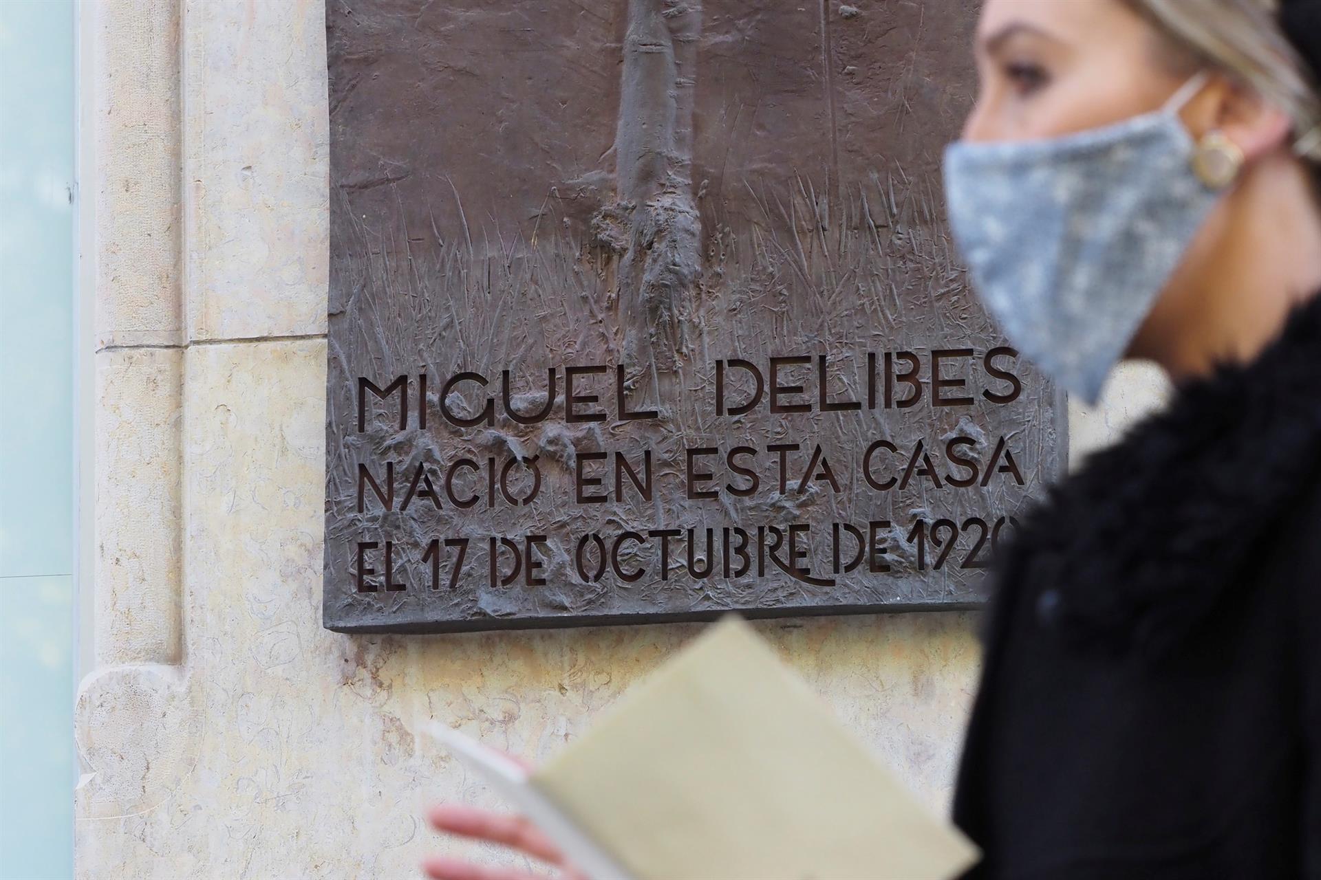 (Imagen de archivo de la casa natal del escritor Miguel Delibes, en Valladolid. EFE)