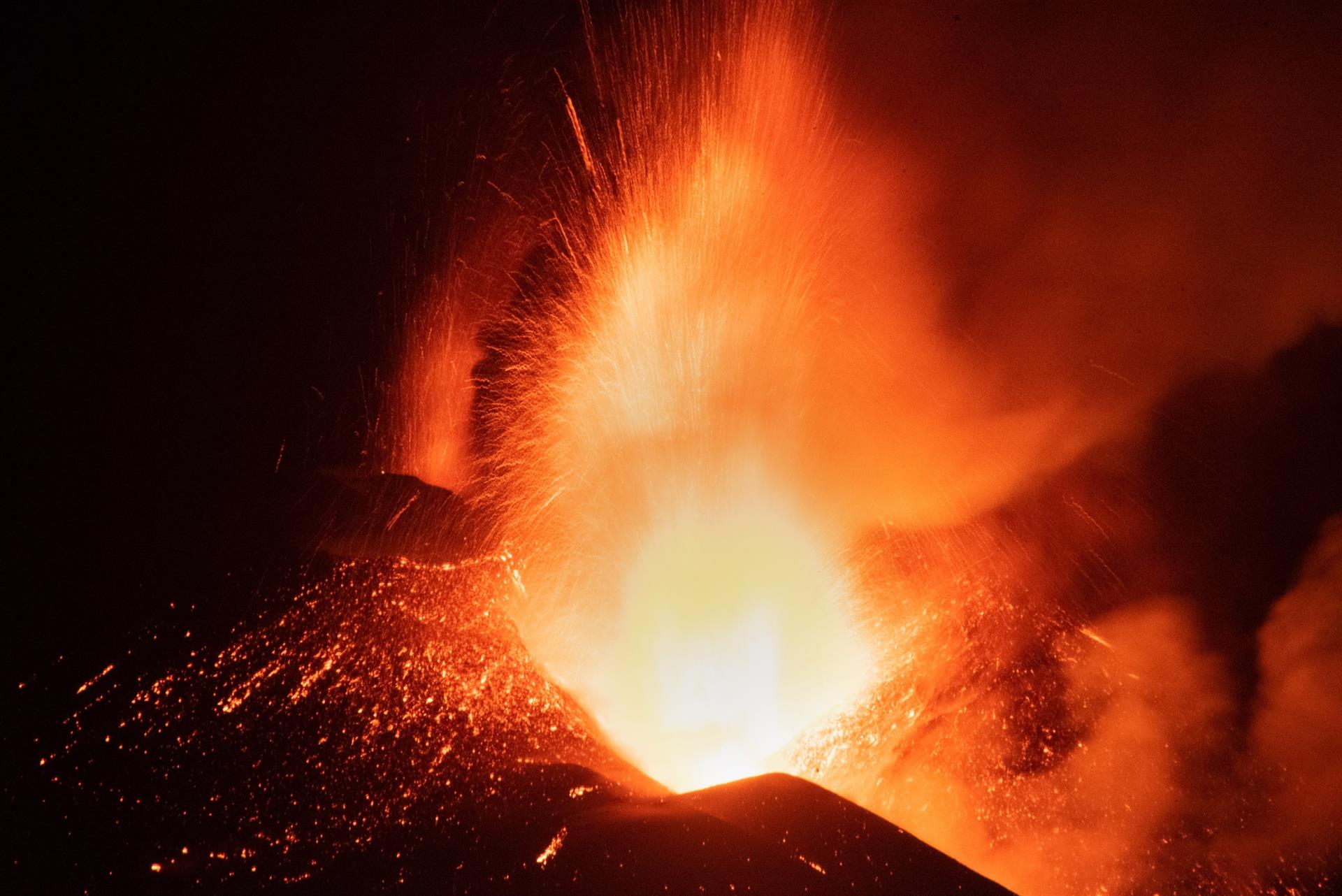 Imagen de archivo de la erupción volcánica de La Palma. EFE/Miguel Calero