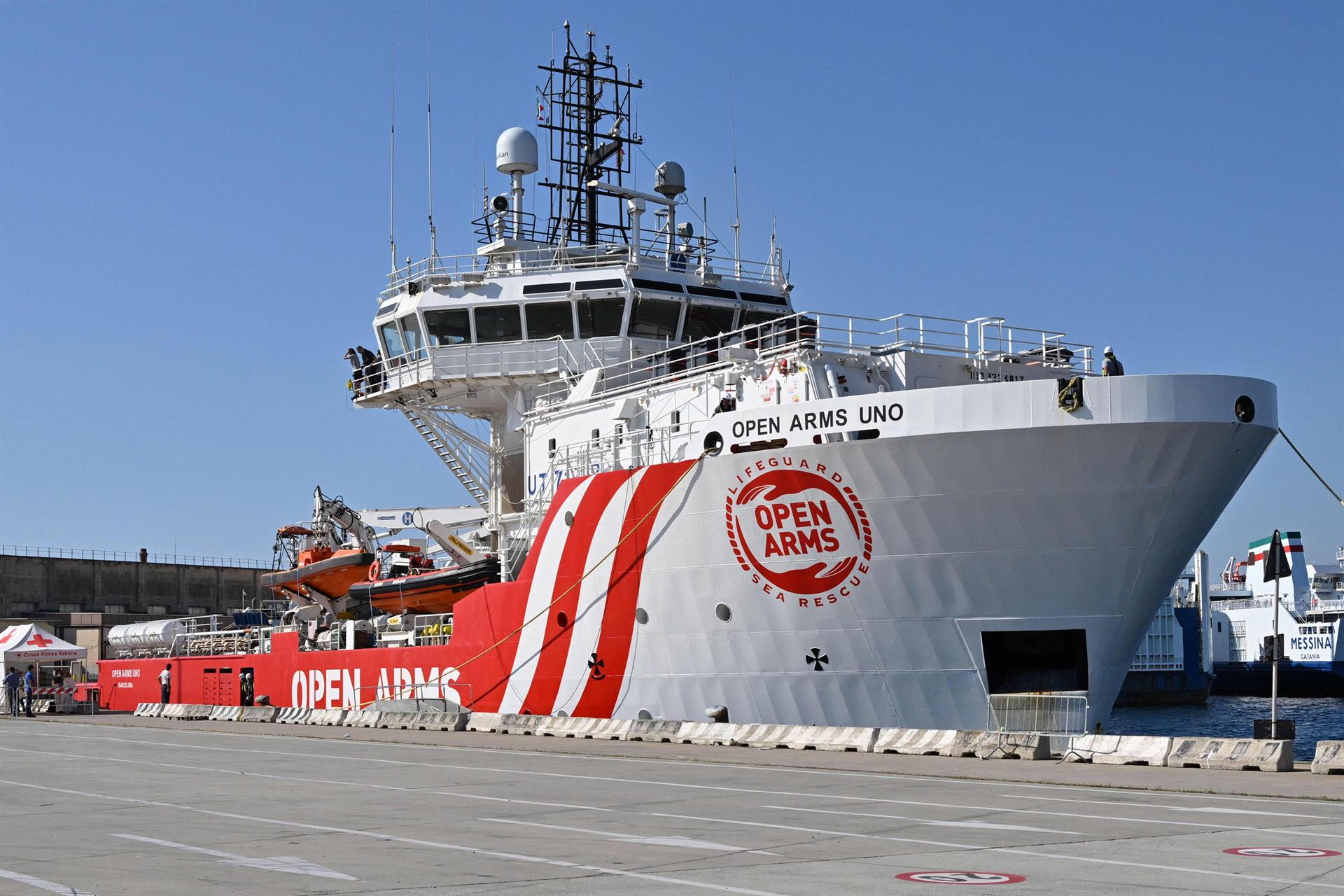 El barco Open Arms Uno en el puerto de Messina (Italia) en una foto reciente. EFE/EPA/CARMELO IMBESI
