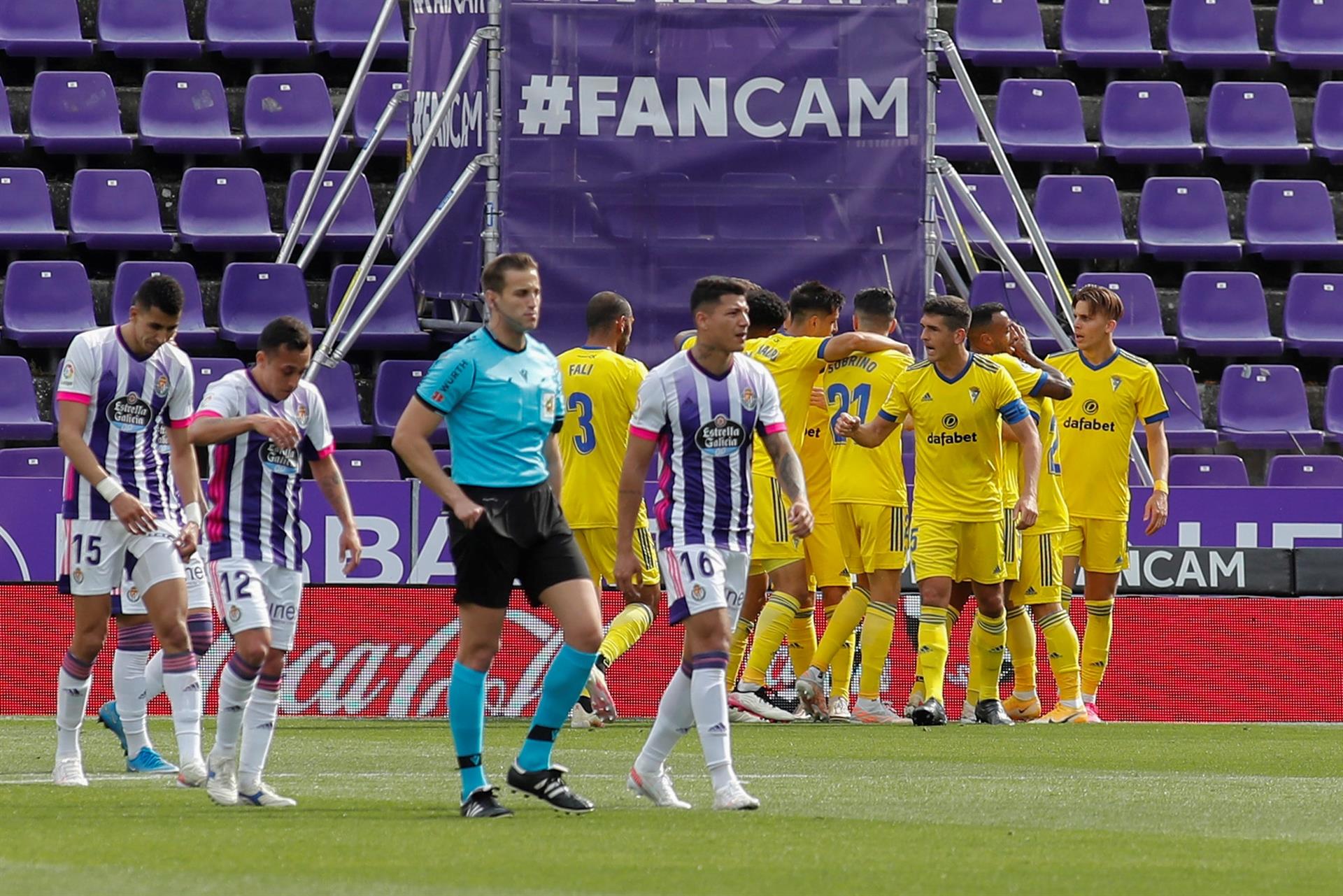 Los jugadores del Cádiz festejan un gol de Juan Cala en el estadio del Valladolid, hace dos temporadas. EFE/Raúl García/ARCHIVO