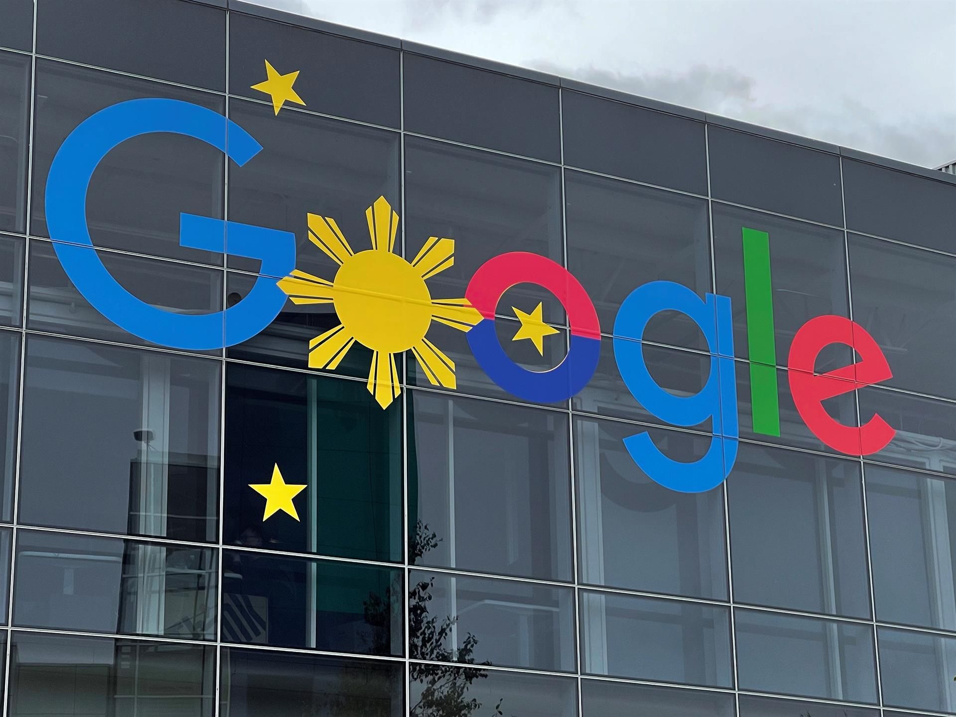 Imagen de archivo de la fachada de la sede de Google, conocida como Googleplex, en Mountain View, California (EE.UU). EFE/EPA/JOHN G. MABANGLO