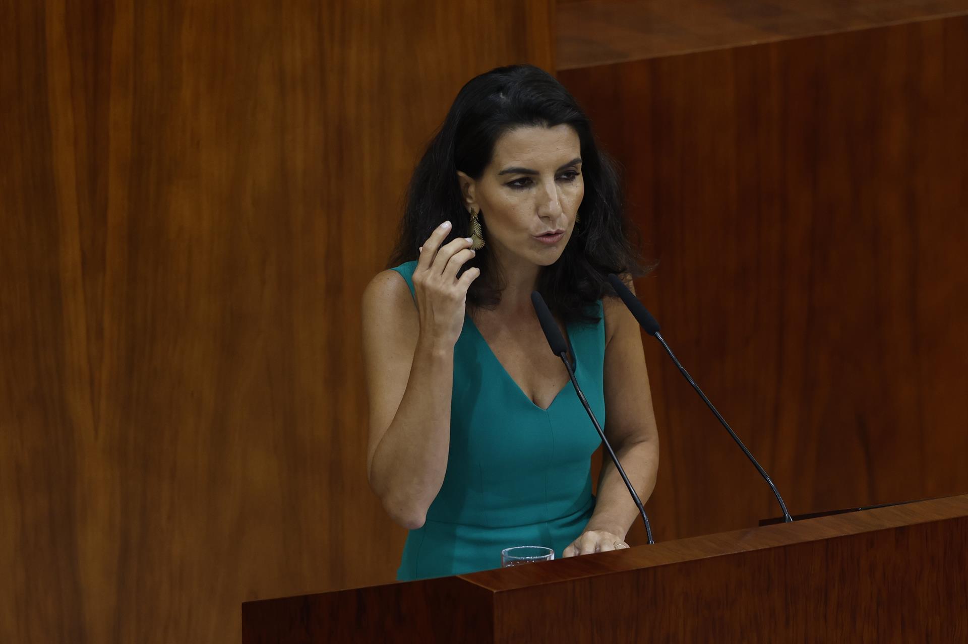 La portavoz de Vox en la Asamblea de Madrid, Rocío Monasterio, interviene durante la segunda sesión del debate del estado de la región en la Asamblea de Madrid, este martes. EFE/ J.J. Guillén
