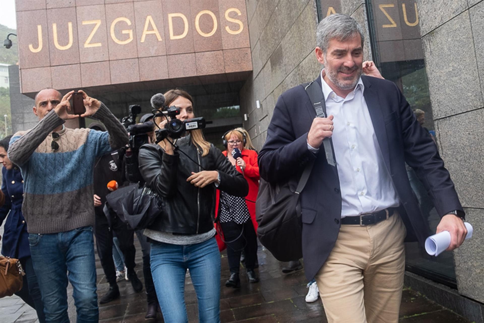 Foto de archivo del secretario general de Coalición Canaria saliendo de declarar en 2019 de los Juzgados de La Laguna por un procedimiento anterior, ya archivado, el "caso Grúas". EFE