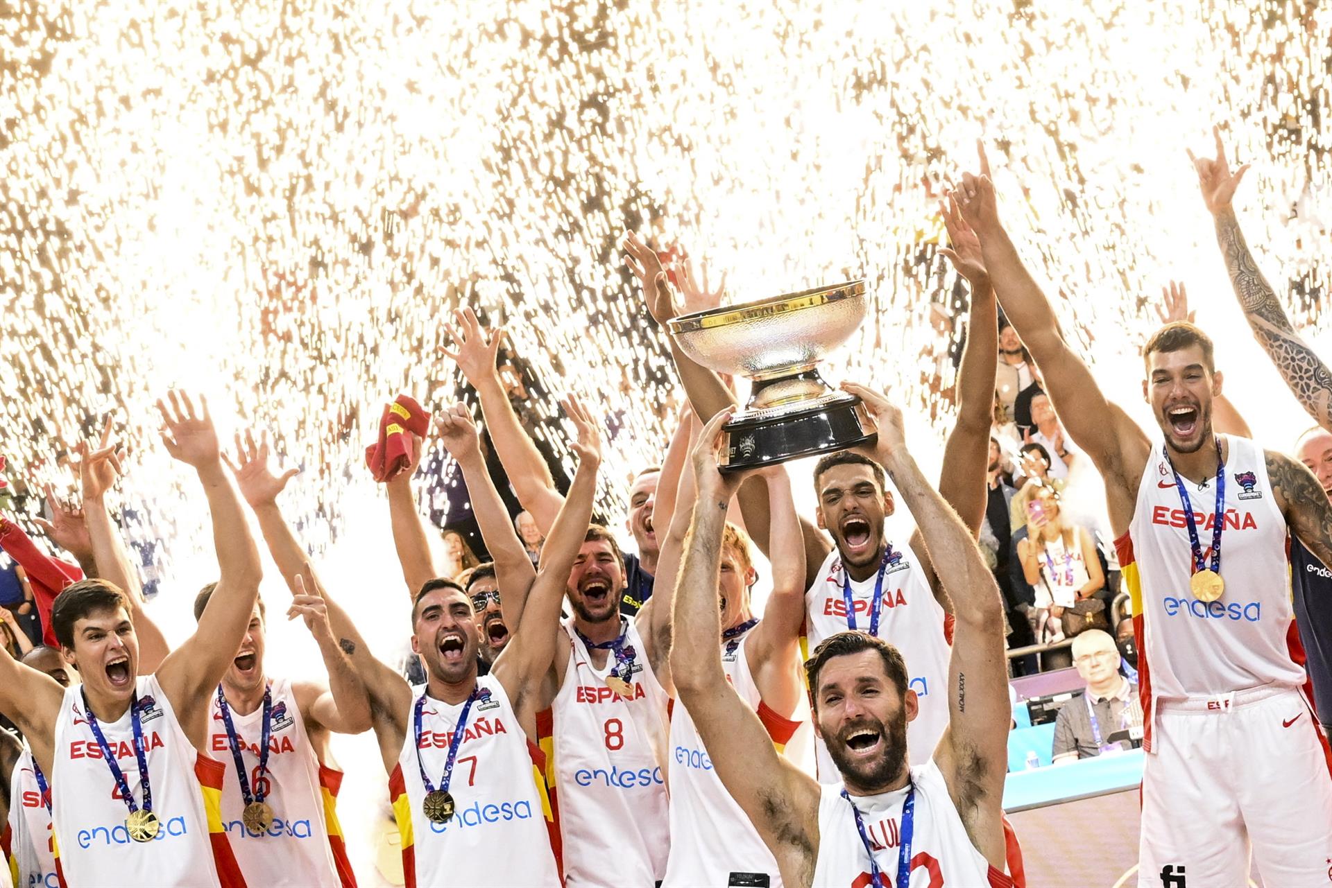 La selección española de Baloncesto celebra su victoria en el Eurobasket. EFE/EPA/FILIP SINGER