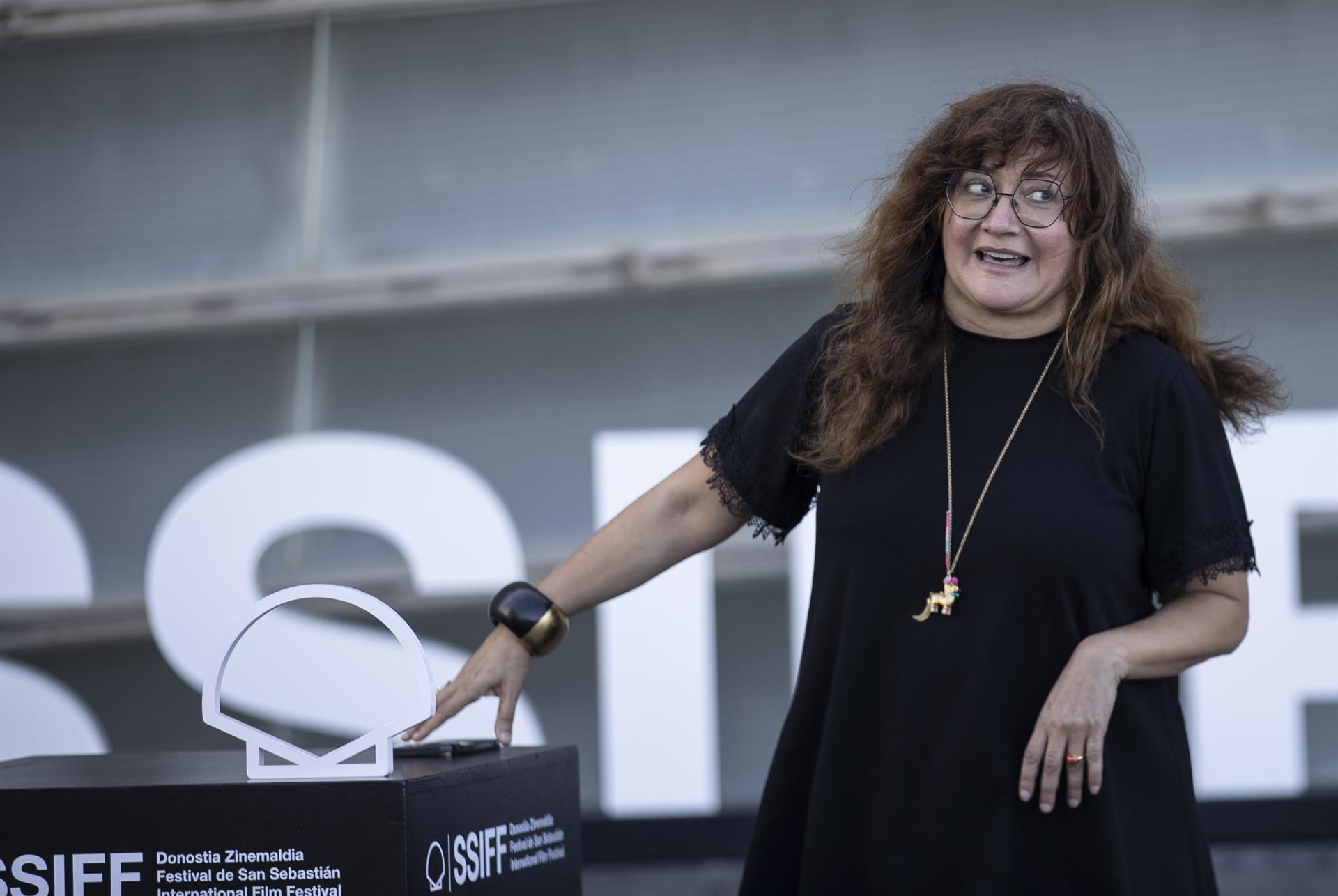 La directora Isabel Coixet posa este miércoles en la 70 edición del Festival de Cine de San Sebastián, donde ha presentado "El Sostre Groc", que compite en la Sección Oficial del certamen. EFE/Javier Etxezarreta.
