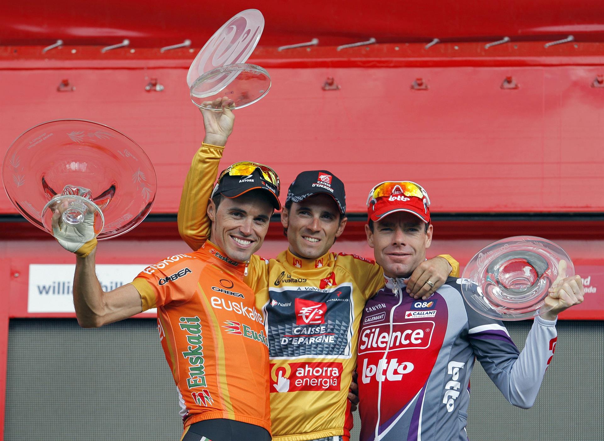 El ciclista español Alejandro Valverde celebra su triunfo en la Vuelta 2009.EFE/Toni Albir
