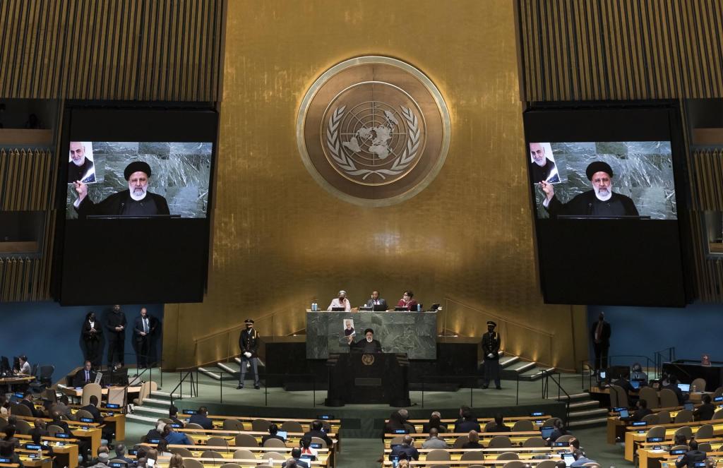 El presidente de Irán, Ebrahim Raisi, habla ante la Asamblea General de la ONU, este 21 de septiembre de 2022, en Nueva York. EFE/Justin Lane
