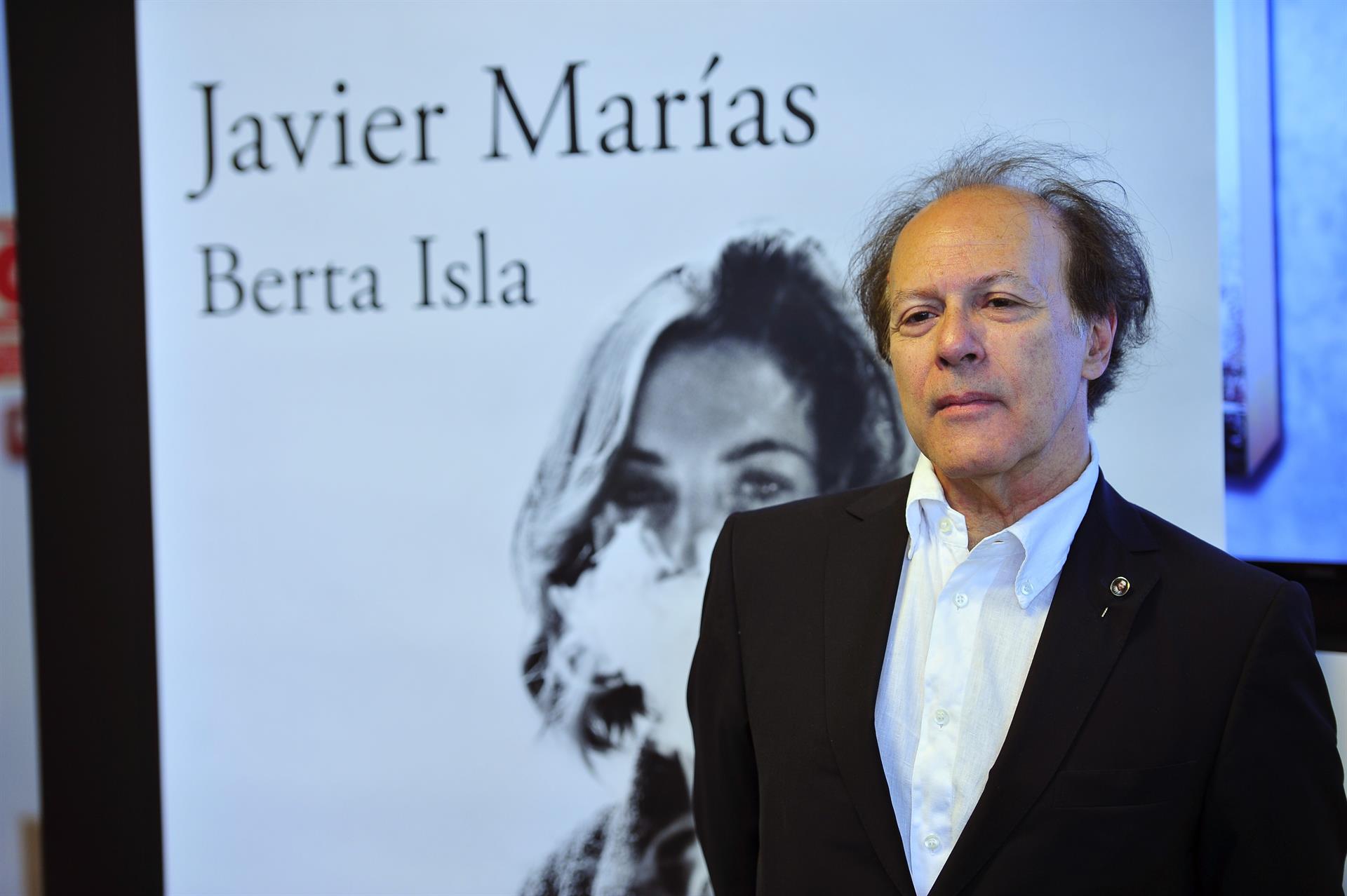 En una imagen de archivo el escritor Javier Marías durante la presentación de su novela "Berta Isla", en julio de 2017. EFE/Diego Pérez Cabezas