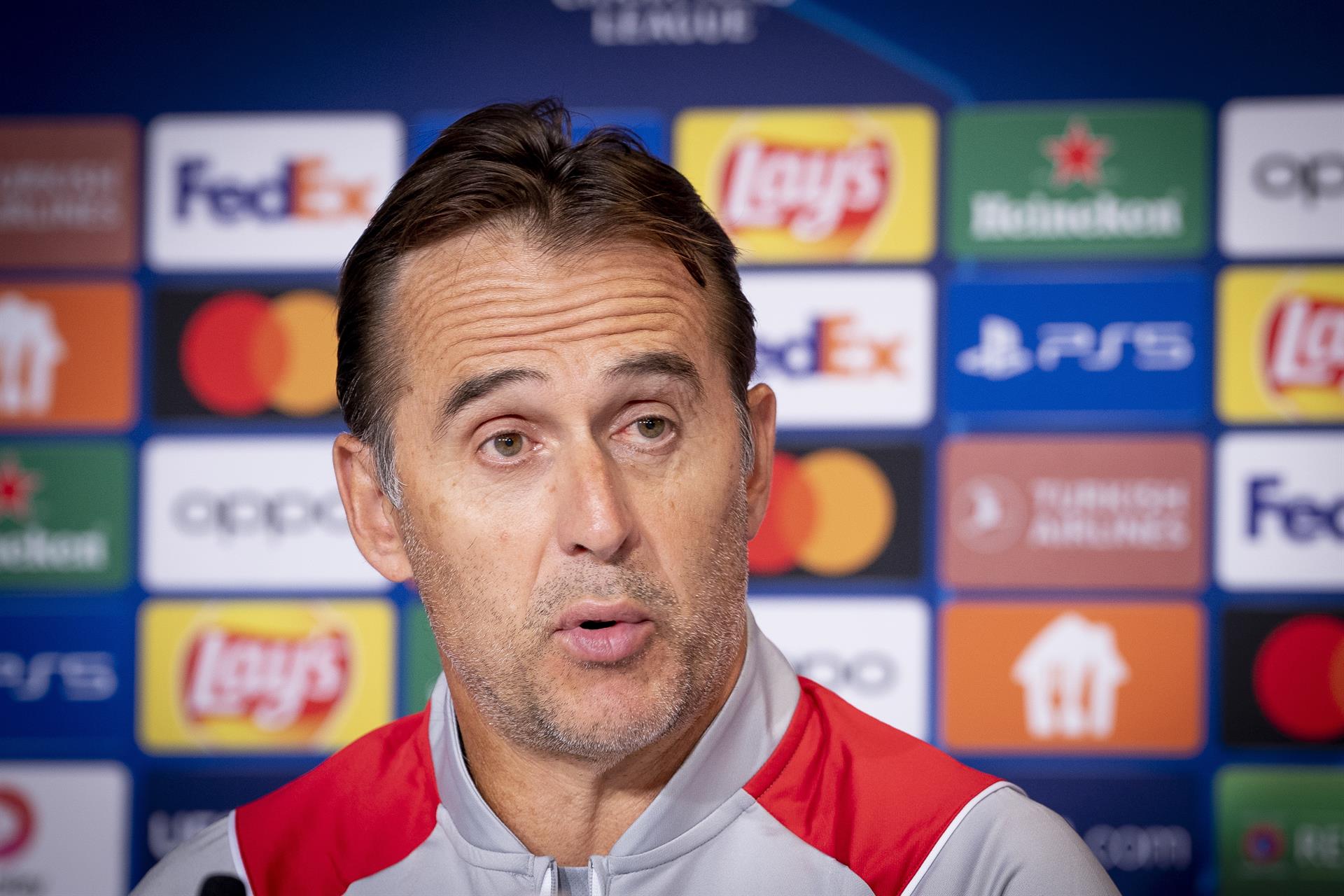 El entrenador del Sevilla, Julen Lopetegui, en la sala de prensa del Parken Stadium de Copenhage. EFE/Liselotte Sabroe