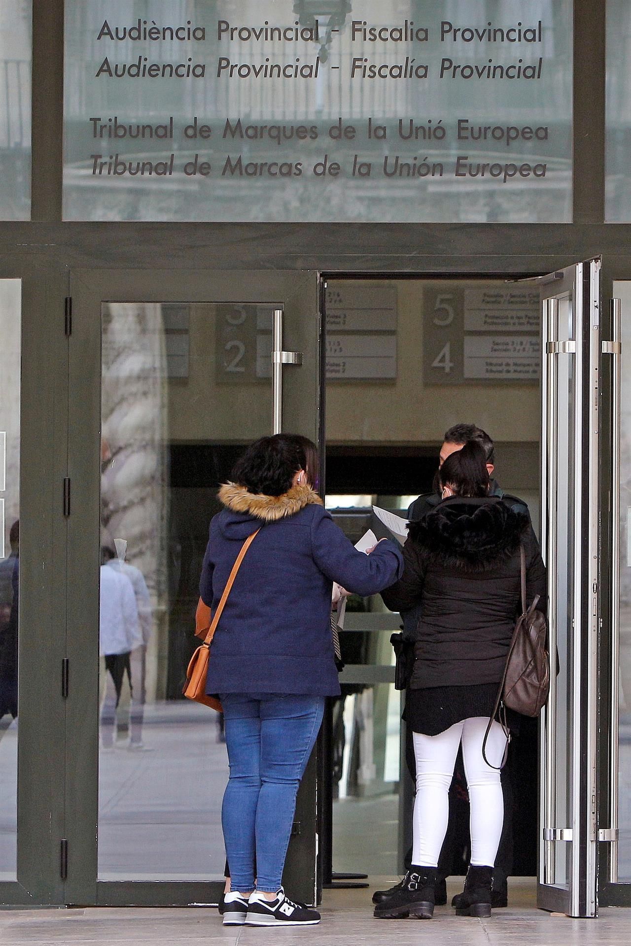 Entrada principal de la Audiencia Provincial de Alicante. EFE/Morell/Archivo