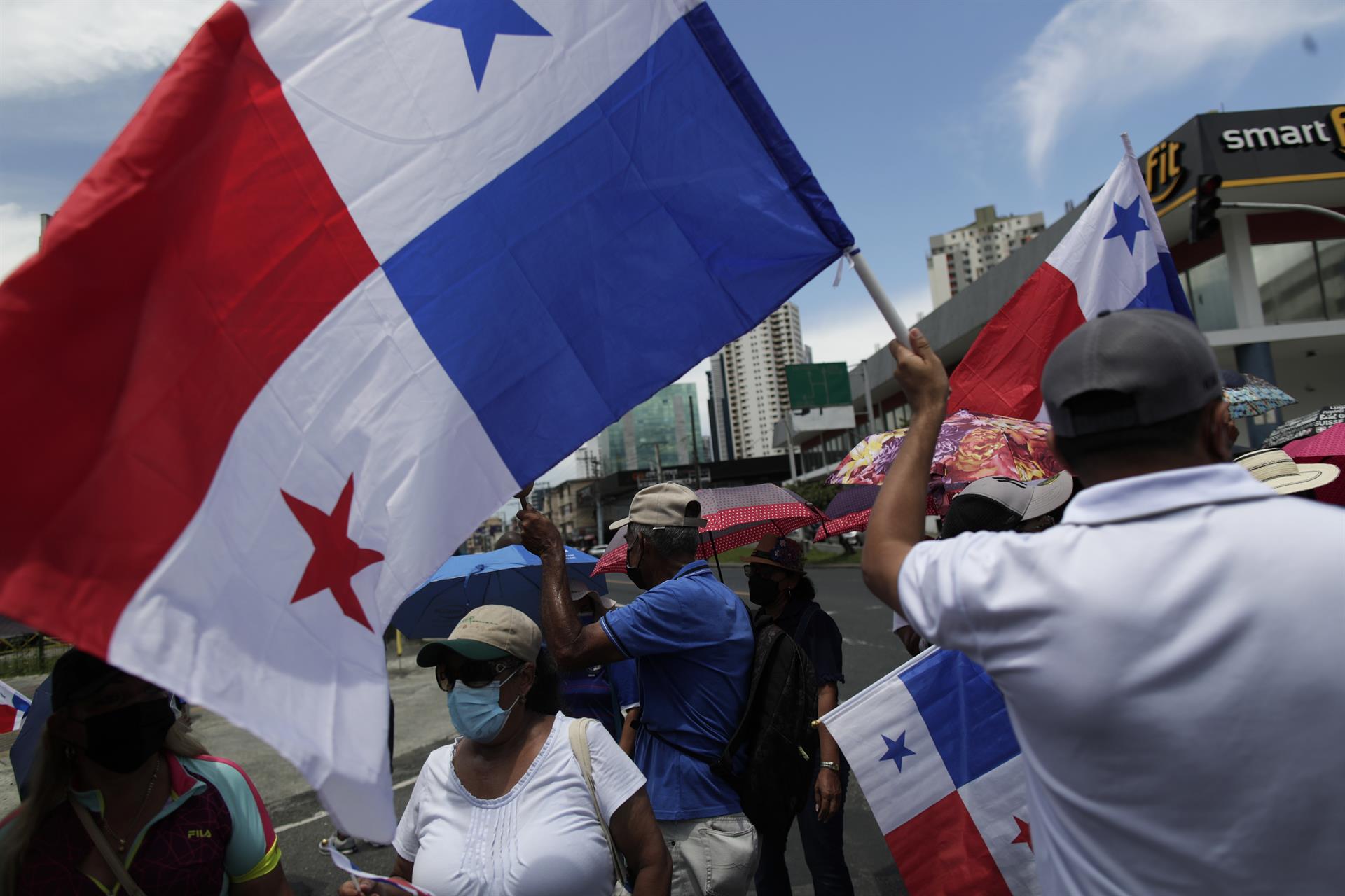 Vista de una marcha de julio de 2022 en la que se pedía el congelamiento del precio del combustible y bajar los costos de los medicamentos y comida en Panamá (Panamá), en una fotografía de archivo. EFE/Bienvenido Velasco