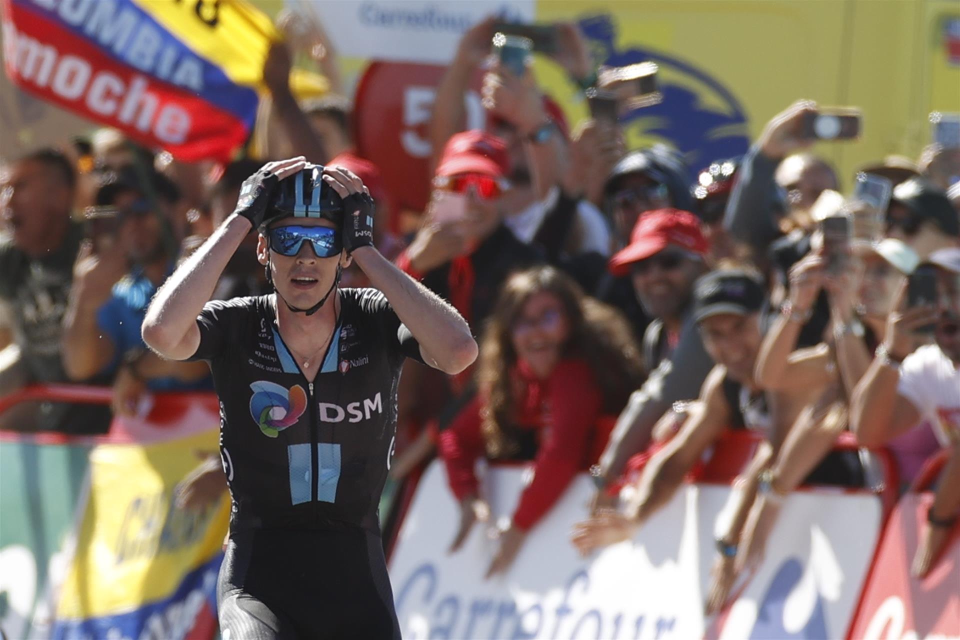 El neerlandés Thymen Arensman se impone en la decimoquinta etapa de la Vuelta a España, con final en Sierra Nevada. EFE/Javier Lizón