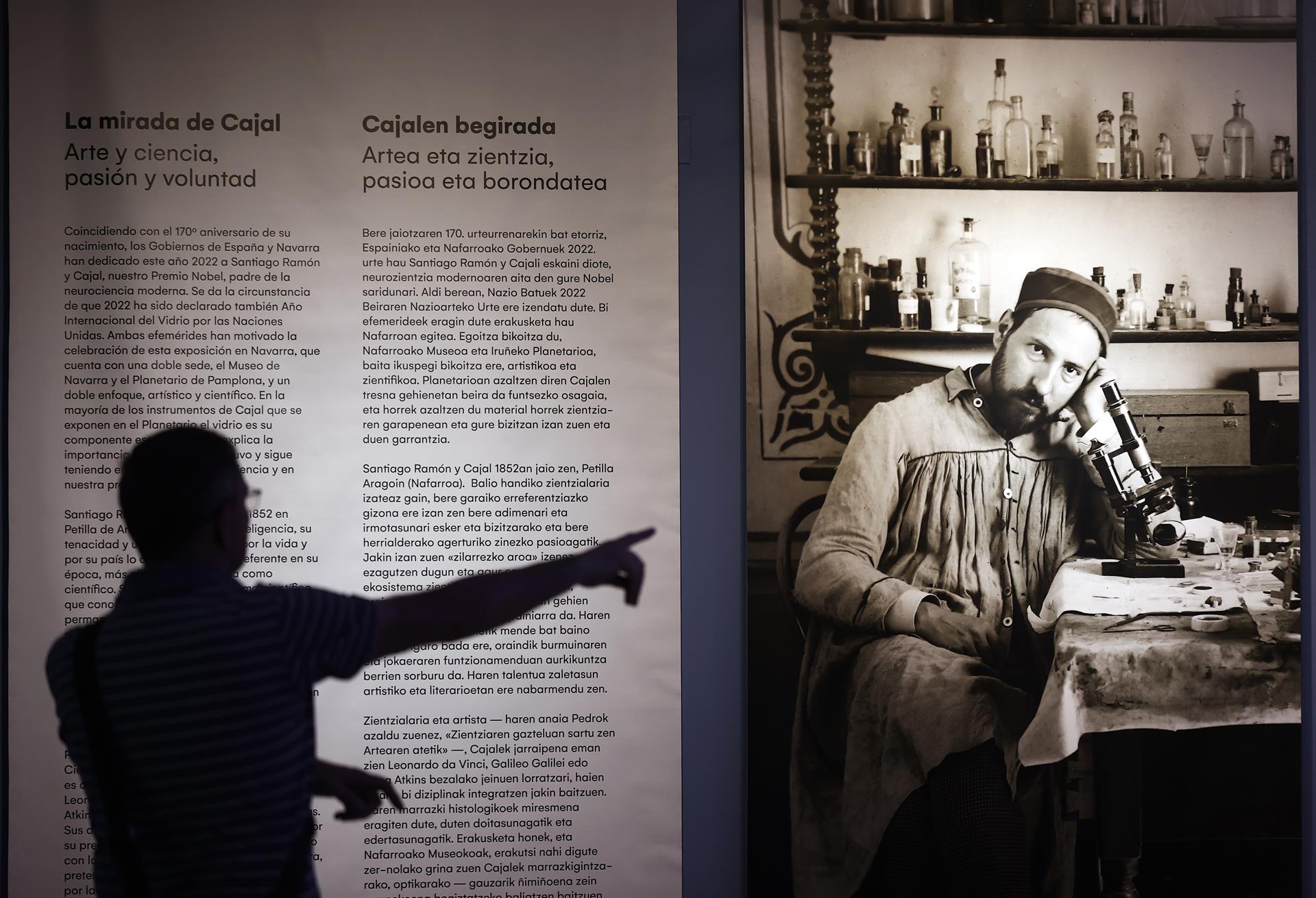 El Planetario de Pamplona y el Museo de Navarra acogen desde este miércoles y hasta el próximo 28 de septiembre la exposición “La mirada de Cajal/Cajalen begirada”. EFE/ Jesus Diges