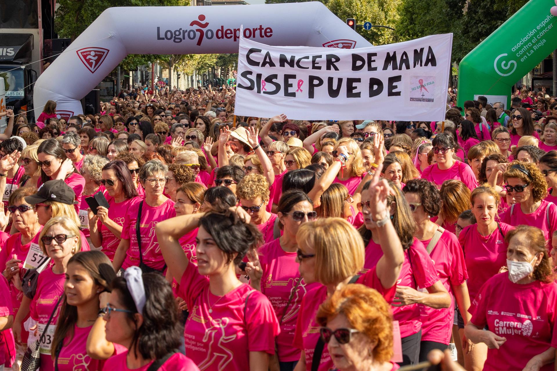 Vista de las participantes este domingo en Logroño durante la séptima edición de la Carrera de la Mujer. EFE/Raquel Manzanares