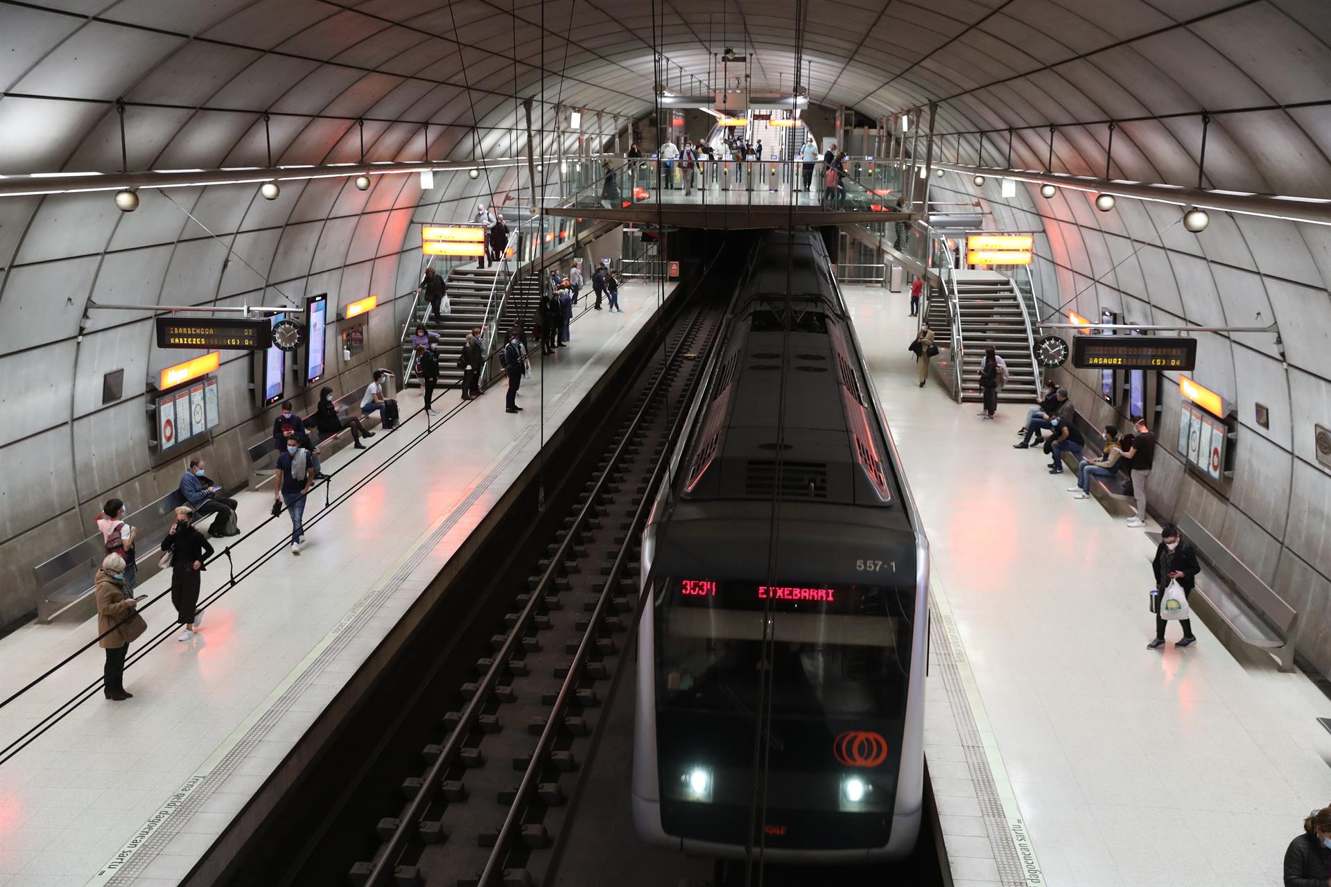 Imagen de archivo de una estación de metro en Bilbao. EFE/LUIS TEJIDO