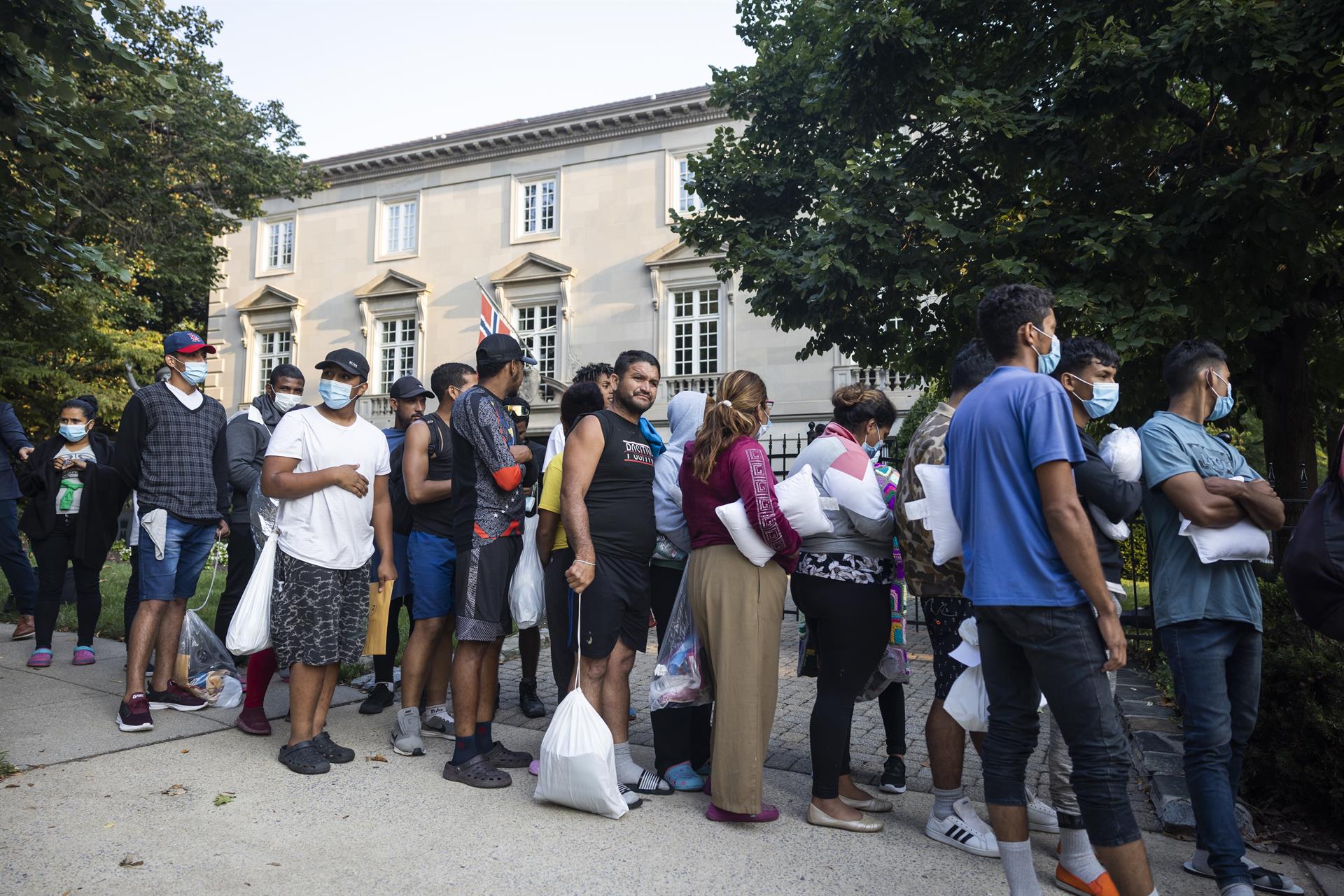 Two bus-loads of migrants from Central and South America arrive outside Vice President Kamala Harris’s residence at the Naval Observatory early in the morning in Washington, DC, USA, 15 September 2022. EPA-EFE/JIM LO SCALZO
