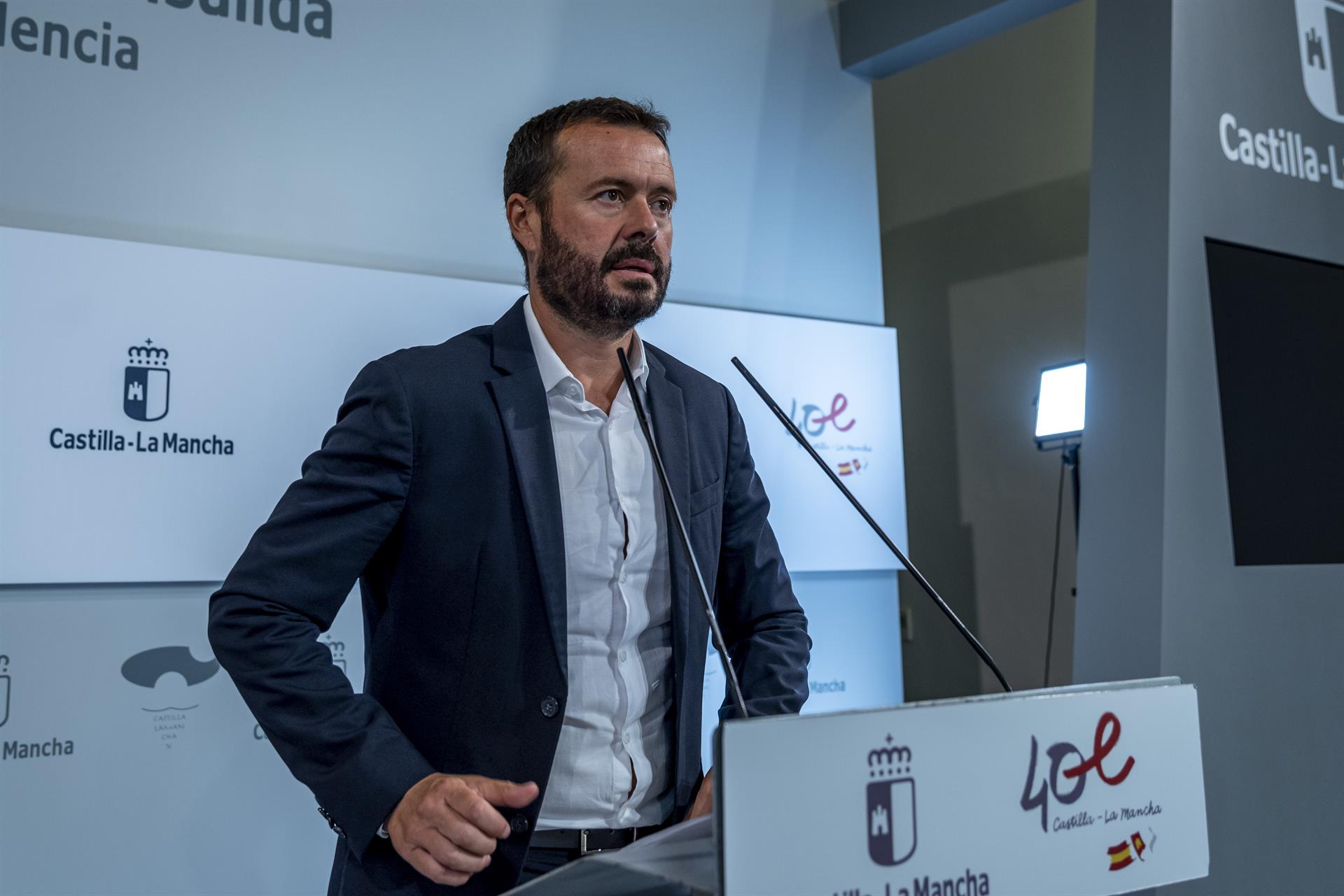 El consejero de Desarrollo Sostenible, José Luis Escudero, informa de acuerdos del Consejo de Gobierno de Castilla-La Mancha relacionados con su departamento. EFE/Ismael Herrero