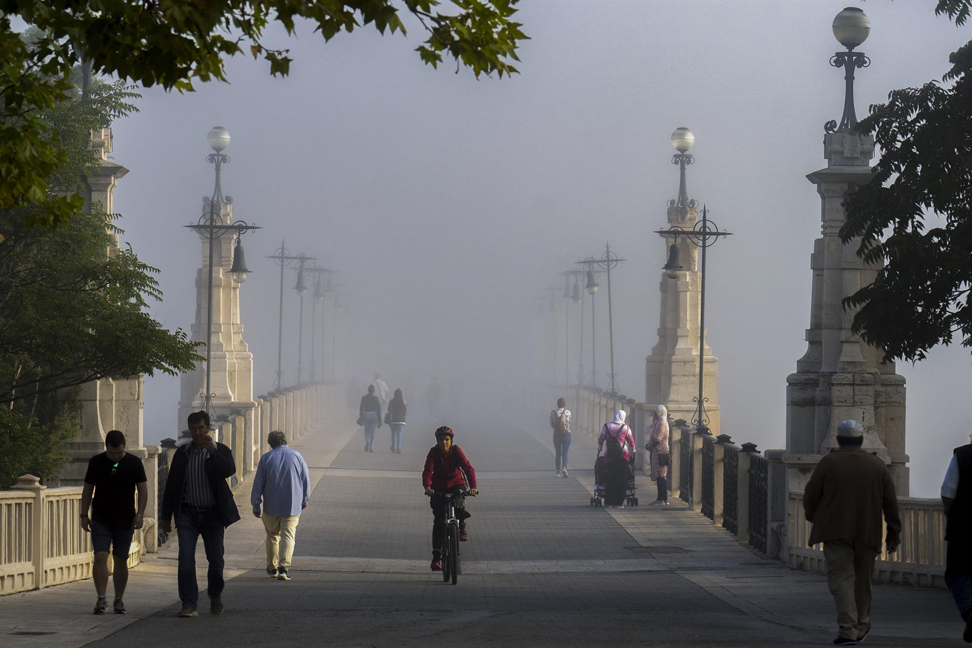 Teruel ha amanecido este miércoles con bancos de niebla que se han ido dispersando a lo largo de la mañana. EFE/Antonio garcia