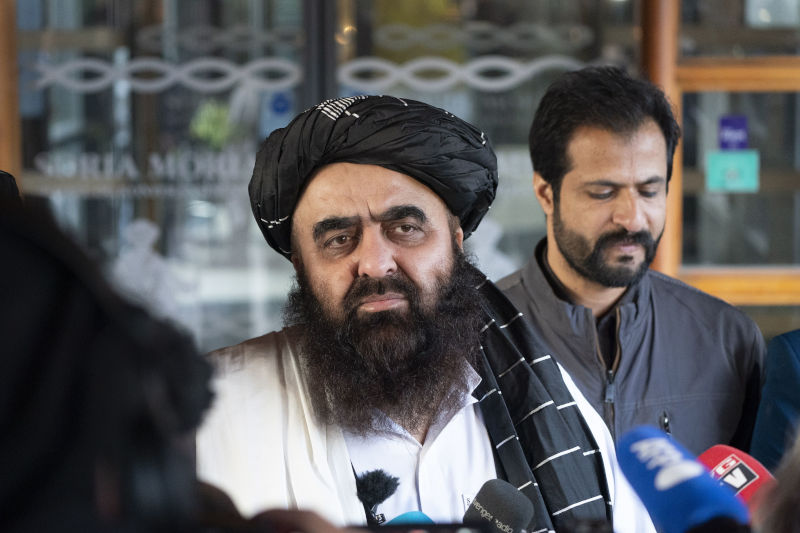 Talibanes liberan prisionero de EEUU en Afganistán