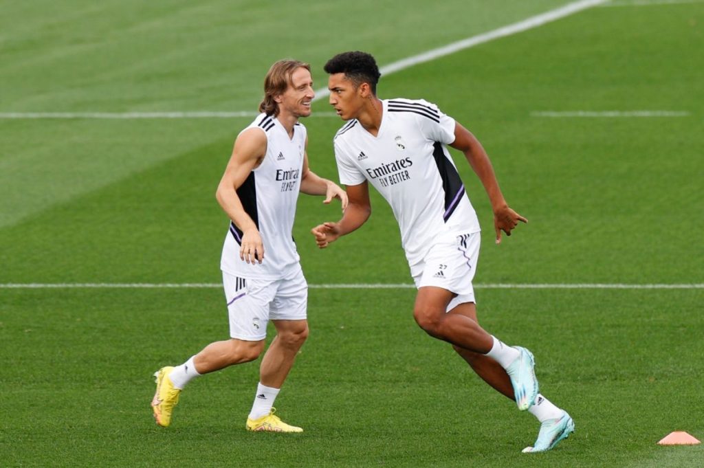 El canterano del Real Madrid Álvaro Rodriguez se estrena en la Champions