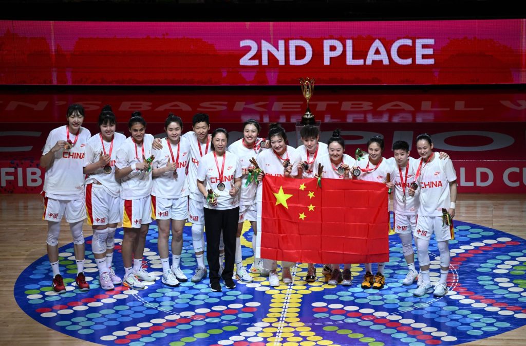 Las jugadoras de la selección China tras el partido de la final del Mundial de Baloncesto.