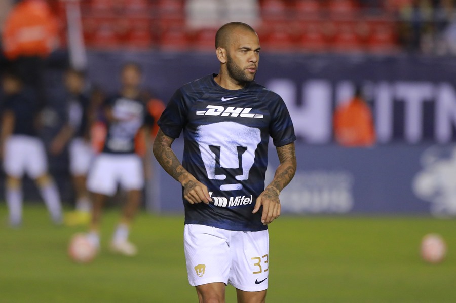 Daniel Alves, do Pumas. EFE/Arquivo/Víctor Cruz