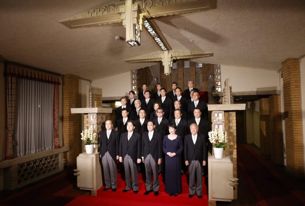 Foto de familia del gabinete de ministros de Japón